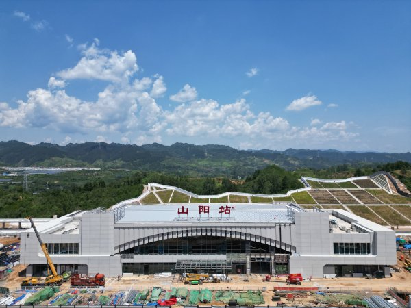 深富优配 西十高铁正式启动全线铺轨