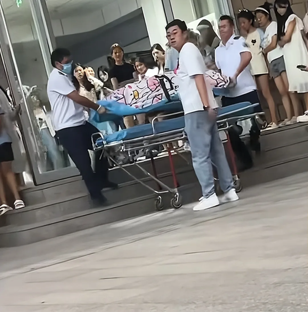 鼎冠策略 医院回应“一高校疑有女生校内分娩”: 当天确有接诊